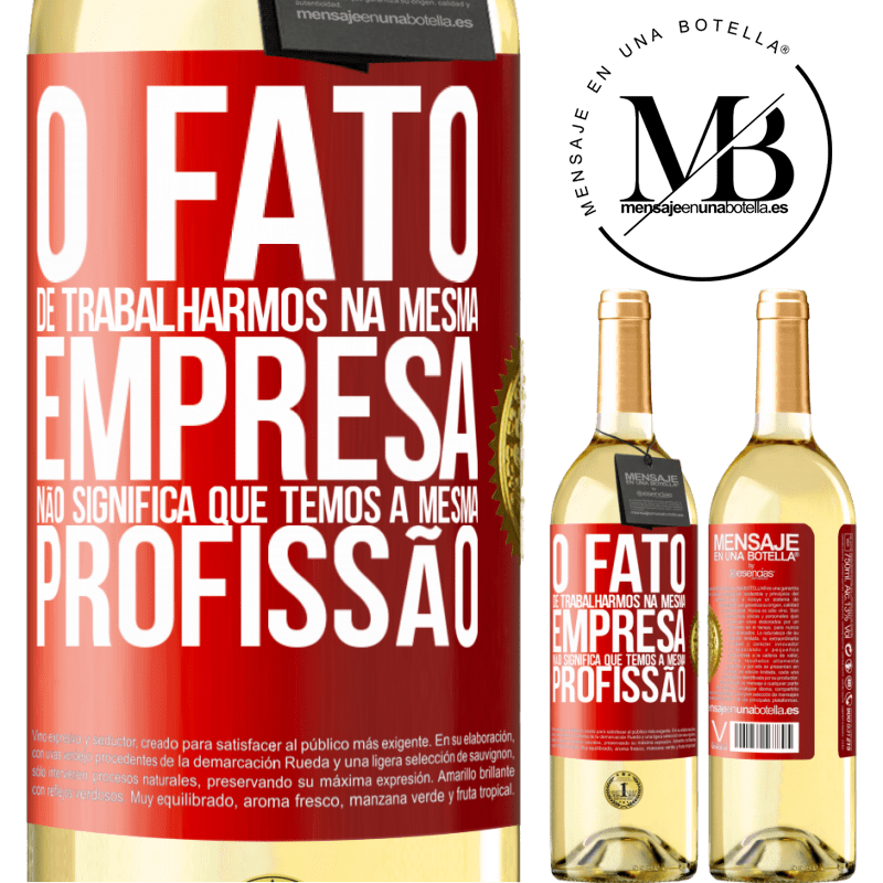 29,95 € Envio grátis | Vinho branco Edição WHITE O fato de trabalharmos na mesma empresa não significa que temos a mesma profissão Etiqueta Vermelha. Etiqueta personalizável Vinho jovem Colheita 2023 Verdejo