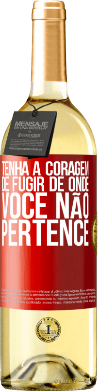 29,95 € | Vinho branco Edição WHITE Tenha a coragem de fugir de onde você não pertence Etiqueta Vermelha. Etiqueta personalizável Vinho jovem Colheita 2024 Verdejo