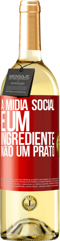 29,95 € Envio grátis | Vinho branco Edição WHITE A mídia social é um ingrediente, não um prato Etiqueta Vermelha. Etiqueta personalizável Vinho jovem Colheita 2023 Verdejo