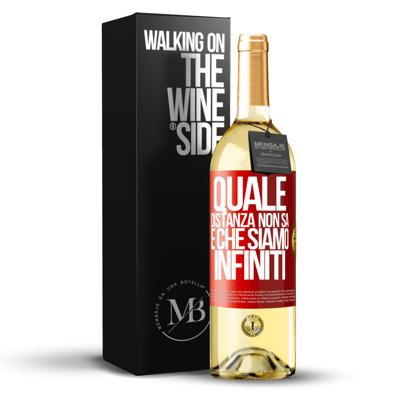 29,95 € Spedizione Gratuita | Vino bianco Edizione WHITE Quale distanza non sa è che siamo infiniti Etichetta Rossa. Etichetta personalizzabile Vino giovane Raccogliere 2023 Verdejo