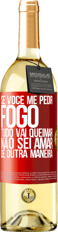 29,95 € Envio grátis | Vinho branco Edição WHITE Se você me pedir fogo, tudo vai queimar. Não sei amar de outra maneira Etiqueta Vermelha. Etiqueta personalizável Vinho jovem Colheita 2025 Verdejo