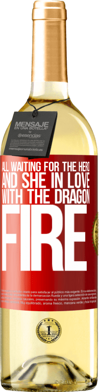 29,95 € | Белое вино Издание WHITE Все ждут героя и она влюблена в драконий огонь Красная метка. Настраиваемая этикетка Молодое вино Урожай 2023 Verdejo