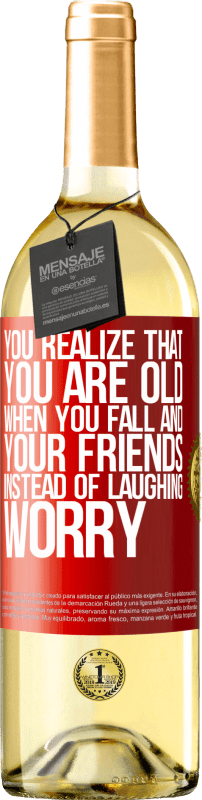 29,95 € Free Shipping | White Wine WHITE Edition You realize that you are old when you fall and your friends, instead of laughing, worry Red Label. Customizable label Young wine Harvest 2023 Verdejo