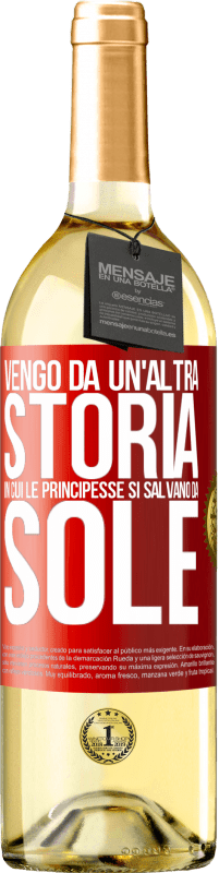 Spedizione Gratuita | Vino bianco Edizione WHITE Vengo da un'altra storia in cui le principesse si salvano da sole Etichetta Rossa. Etichetta personalizzabile Vino giovane Raccogliere 2023 Verdejo