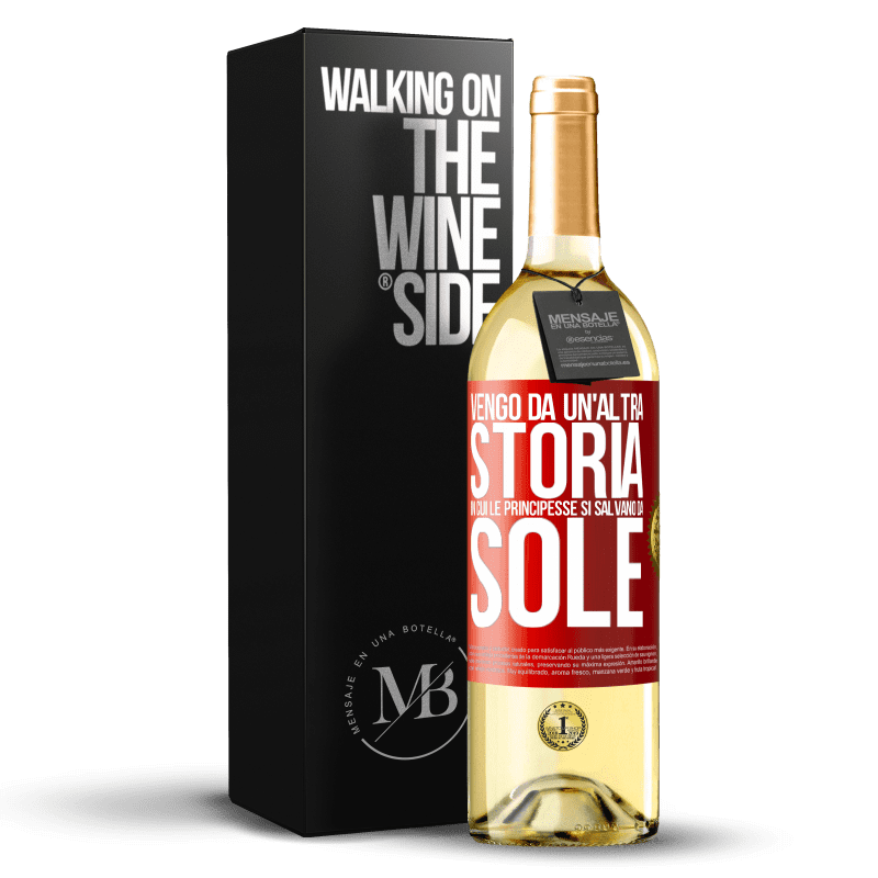 29,95 € Spedizione Gratuita | Vino bianco Edizione WHITE Vengo da un'altra storia in cui le principesse si salvano da sole Etichetta Rossa. Etichetta personalizzabile Vino giovane Raccogliere 2023 Verdejo