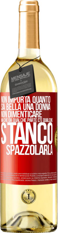 Spedizione Gratuita | Vino bianco Edizione WHITE Non importa quanto sia bella una donna, non dimenticare mai che da qualche parte c'è qualcuno stanco di spazzolarla Etichetta Rossa. Etichetta personalizzabile Vino giovane Raccogliere 2023 Verdejo