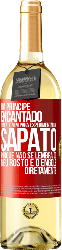 29,95 € | Vinho branco Edição WHITE Um príncipe encantado vem até mim para experimentar um sapato porque não se lembra do meu rosto e o engole diretamente Etiqueta Vermelha. Etiqueta personalizável Vinho jovem Colheita 2023 Verdejo