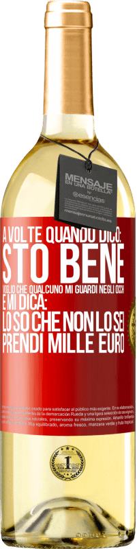 29,95 € Spedizione Gratuita | Vino bianco Edizione WHITE A volte quando dico: sto bene, voglio che qualcuno mi guardi negli occhi e mi dica: lo so che non lo sei, prendi mille euro Etichetta Rossa. Etichetta personalizzabile Vino giovane Raccogliere 2024 Verdejo