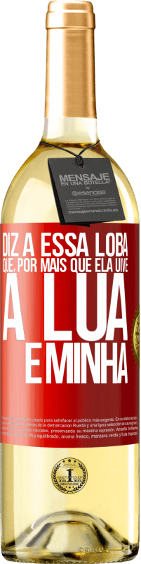 Envio grátis | Vinho branco Edição WHITE Diz a essa loba que, por mais que ela uive, a lua é minha Etiqueta Vermelha. Etiqueta personalizável Vinho jovem Colheita 2023 Verdejo