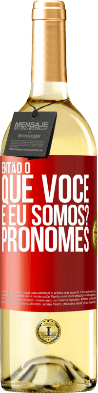 29,95 € Envio grátis | Vinho branco Edição WHITE Então, o que você e eu somos? Pronomes Etiqueta Vermelha. Etiqueta personalizável Vinho jovem Colheita 2025 Verdejo