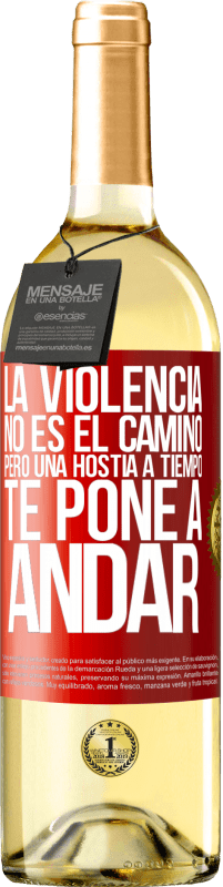 29,95 € Envío gratis | Vino Blanco Edición WHITE La violencia no es el camino, pero una hostia a tiempo te pone a andar Etiqueta Roja. Etiqueta personalizable Vino joven Cosecha 2025 Verdejo