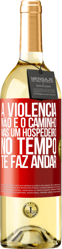 Envio grátis | Vinho branco Edição WHITE A violência não é o caminho, mas um hospedeiro no tempo te faz andar Etiqueta Vermelha. Etiqueta personalizável Vinho jovem Colheita 2023 Verdejo