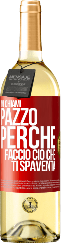 29,95 € Spedizione Gratuita | Vino bianco Edizione WHITE Mi chiami pazzo perché faccio ciò che ti spaventa Etichetta Rossa. Etichetta personalizzabile Vino giovane Raccogliere 2025 Verdejo