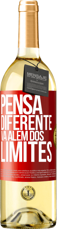 29,95 € Envio grátis | Vinho branco Edição WHITE Pensa diferente. Vá além dos limites Etiqueta Vermelha. Etiqueta personalizável Vinho jovem Colheita 2023 Verdejo