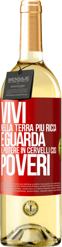 29,95 € Spedizione Gratuita | Vino bianco Edizione WHITE Vivi nella terra più ricca e guarda il potere in cervelli così poveri Etichetta Rossa. Etichetta personalizzabile Vino giovane Raccogliere 2025 Verdejo