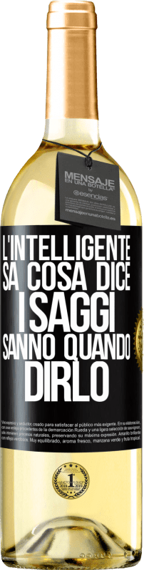 29,95 € | Vino bianco Edizione WHITE L'intelligente sa cosa dice. I saggi sanno quando dirlo Etichetta Nera. Etichetta personalizzabile Vino giovane Raccogliere 2024 Verdejo