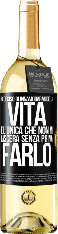 29,95 € | Vino bianco Edizione WHITE Ho deciso di innamorarmi della vita. È l'unica che non mi lascerà senza prima farlo Etichetta Nera. Etichetta personalizzabile Vino giovane Raccogliere 2024 Verdejo