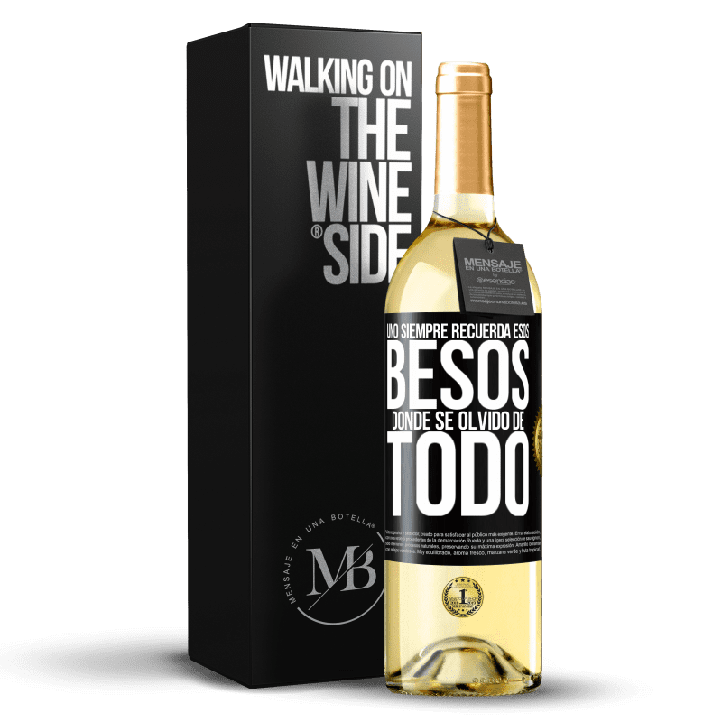 29,95 € Envío gratis | Vino Blanco Edición WHITE Uno siempre recuerda esos besos donde se olvidó de todo Etiqueta Negra. Etiqueta personalizable Vino joven Cosecha 2024 Verdejo