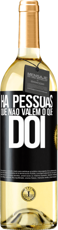 29,95 € Envio grátis | Vinho branco Edição WHITE Há pessoas que não valem o que dói Etiqueta Preta. Etiqueta personalizável Vinho jovem Colheita 2024 Verdejo