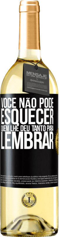 29,95 € Envio grátis | Vinho branco Edição WHITE Você não pode esquecer quem lhe deu tanto para lembrar Etiqueta Preta. Etiqueta personalizável Vinho jovem Colheita 2025 Verdejo