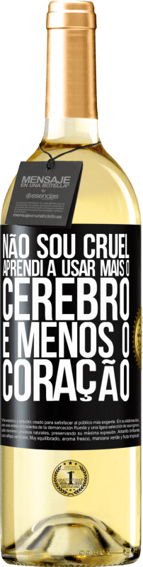 Envio grátis | Vinho branco Edição WHITE Não sou cruel, aprendi a usar mais o cérebro e menos o coração Etiqueta Preta. Etiqueta personalizável Vinho jovem Colheita 2023 Verdejo