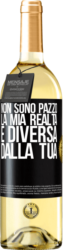 29,95 € Spedizione Gratuita | Vino bianco Edizione WHITE Non sono pazzo, la mia realtà è diversa dalla tua Etichetta Nera. Etichetta personalizzabile Vino giovane Raccogliere 2025 Verdejo