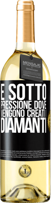 29,95 € Spedizione Gratuita | Vino bianco Edizione WHITE È sotto pressione dove vengono creati i diamanti Etichetta Nera. Etichetta personalizzabile Vino giovane Raccogliere 2025 Verdejo