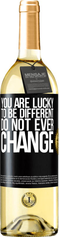 29,95 € | White Wine WHITE Edition You are lucky to be different. Do not ever change Black Label. Customizable label Young wine Harvest 2024 Verdejo