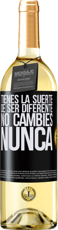 29,95 € | Vino Blanco Edición WHITE Tienes la suerte de ser diferente. No cambies nunca Etiqueta Negra. Etiqueta personalizable Vino joven Cosecha 2024 Verdejo