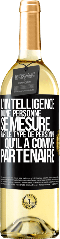 29,95 € | Vin blanc Édition WHITE L'intelligence d'une personne se mesure par le type de personne qu'il a comme partenaire Étiquette Noire. Étiquette personnalisable Vin jeune Récolte 2023 Verdejo