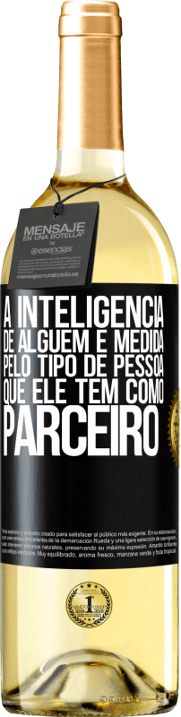 «A inteligência de alguém é medida pelo tipo de pessoa que ele tem como parceiro» Edição WHITE