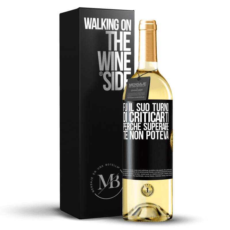 29,95 € Spedizione Gratuita | Vino bianco Edizione WHITE Fu il suo turno di criticarti, perché superare te non poteva Etichetta Nera. Etichetta personalizzabile Vino giovane Raccogliere 2025 Verdejo