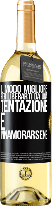 29,95 € Spedizione Gratuita | Vino bianco Edizione WHITE Il modo migliore per liberarti da una tentazione è innamorarsene Etichetta Nera. Etichetta personalizzabile Vino giovane Raccogliere 2023 Verdejo