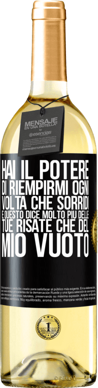 29,95 € | Vino bianco Edizione WHITE Hai il potere di riempirmi ogni volta che sorridi, e questo dice molto più delle tue risate che del mio vuoto Etichetta Nera. Etichetta personalizzabile Vino giovane Raccogliere 2025 Verdejo