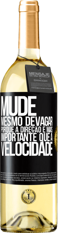 29,95 € | Vinho branco Edição WHITE Mude, mesmo devagar, porque a direção é mais importante que a velocidade Etiqueta Preta. Etiqueta personalizável Vinho jovem Colheita 2024 Verdejo