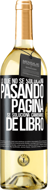 29,95 € Envío gratis | Vino Blanco Edición WHITE Lo que no se soluciona pasando página, se soluciona cambiando de libro Etiqueta Negra. Etiqueta personalizable Vino joven Cosecha 2025 Verdejo