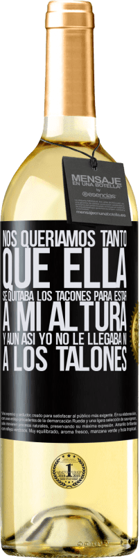 29,95 € | Vino Blanco Edición WHITE Nos queríamos tanto que ella se quitaba los tacones para estar a mi altura, y aún así yo no le llegaba ni a los talones Etiqueta Negra. Etiqueta personalizable Vino joven Cosecha 2024 Verdejo