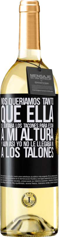 29,95 € Envío gratis | Vino Blanco Edición WHITE Nos queríamos tanto que ella se quitaba los tacones para estar a mi altura, y aún así yo no le llegaba ni a los talones Etiqueta Negra. Etiqueta personalizable Vino joven Cosecha 2025 Verdejo