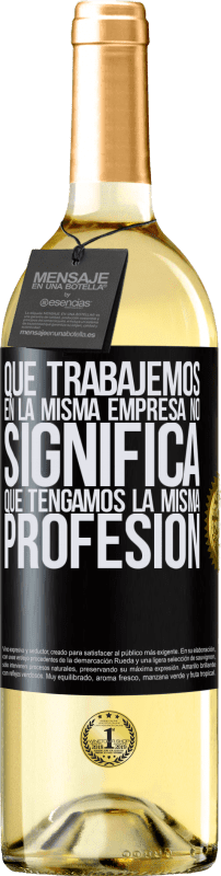 29,95 € Envío gratis | Vino Blanco Edición WHITE Que trabajemos en la misma empresa no significa que tengamos la misma profesión Etiqueta Negra. Etiqueta personalizable Vino joven Cosecha 2025 Verdejo