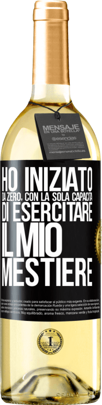 Spedizione Gratuita | Vino bianco Edizione WHITE Ho iniziato da zero, con la sola capacità di esercitare il mio mestiere Etichetta Nera. Etichetta personalizzabile Vino giovane Raccogliere 2023 Verdejo