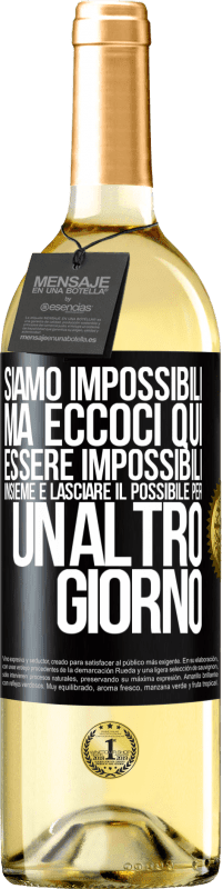 29,95 € | Vino bianco Edizione WHITE Siamo impossibili, ma eccoci qui, essere impossibili insieme e lasciare il possibile per un altro giorno Etichetta Nera. Etichetta personalizzabile Vino giovane Raccogliere 2024 Verdejo