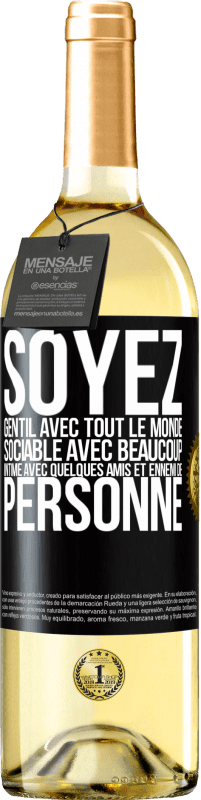 29,95 € | Vin blanc Édition WHITE Soyez gentil avec tout le monde, sociable avec beaucoup, intime avec quelques amis et ennemi de personne Étiquette Noire. Étiquette personnalisable Vin jeune Récolte 2024 Verdejo