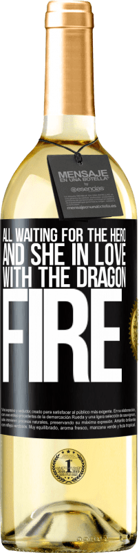 29,95 € | Белое вино Издание WHITE Все ждут героя и она влюблена в драконий огонь Черная метка. Настраиваемая этикетка Молодое вино Урожай 2023 Verdejo