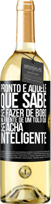 Envio grátis | Vinho branco Edição WHITE Pronto é aquele que sabe se fazer de bobo ... na frente de um tolo que se acha inteligente Etiqueta Preta. Etiqueta personalizável Vinho jovem Colheita 2023 Verdejo