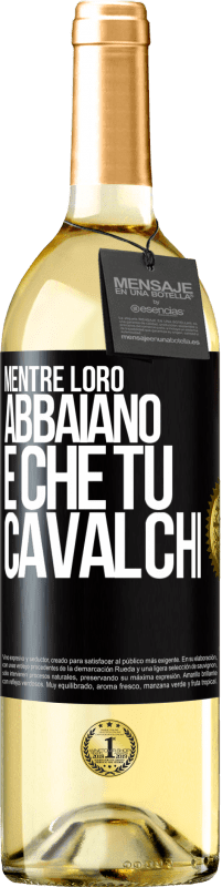 29,95 € | Vino bianco Edizione WHITE Mentre loro abbaiano è che tu cavalchi Etichetta Nera. Etichetta personalizzabile Vino giovane Raccogliere 2024 Verdejo