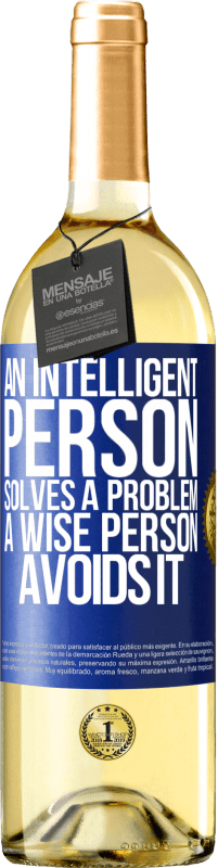 29,95 € | White Wine WHITE Edition An intelligent person solves a problem. A wise person avoids it Blue Label. Customizable label Young wine Harvest 2023 Verdejo