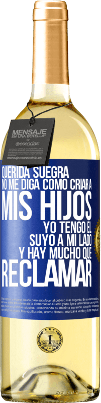 29,95 € | Vino Blanco Edición WHITE Querida suegra, no me diga como criar a mis hijos. Yo tengo el suyo a mi lado y hay mucho que reclamar Etiqueta Azul. Etiqueta personalizable Vino joven Cosecha 2025 Verdejo
