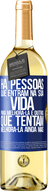 29,95 € | Vinho branco Edição WHITE Há pessoas que entram na sua vida para melhorá-la e outras que tentam melhorá-la ainda mais Etiqueta Azul. Etiqueta personalizável Vinho jovem Colheita 2025 Verdejo