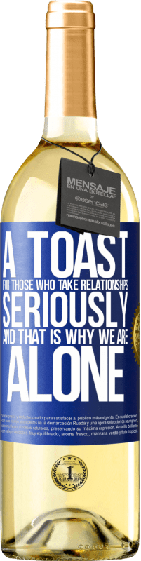 29,95 € | Белое вино Издание WHITE Тост за тех, кто серьезно относится к отношениям, и поэтому мы одни Синяя метка. Настраиваемая этикетка Молодое вино Урожай 2023 Verdejo
