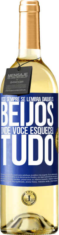 29,95 € Envio grátis | Vinho branco Edição WHITE Você sempre se lembra daqueles beijos onde você esqueceu tudo Etiqueta Azul. Etiqueta personalizável Vinho jovem Colheita 2025 Verdejo